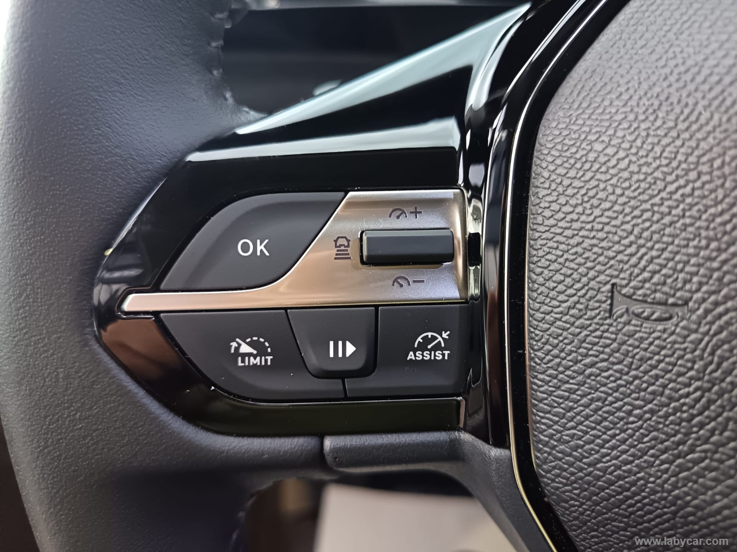 Peugeot 408 Plug-in Hybrid 225 e-EAT8 Allure - Immagine 25