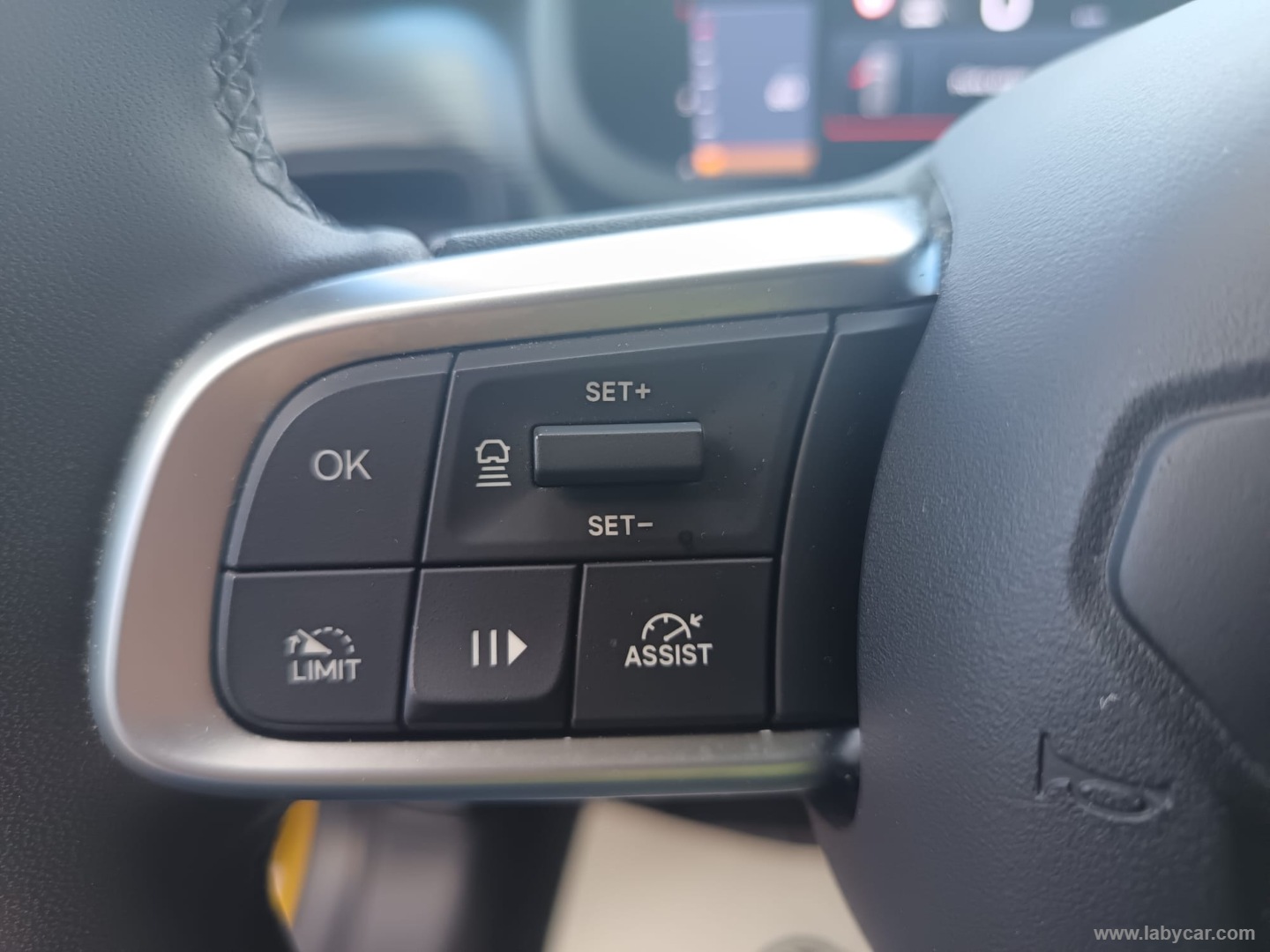 Jeep Avenger 1.2 Turbo Altitude - Immagine 25