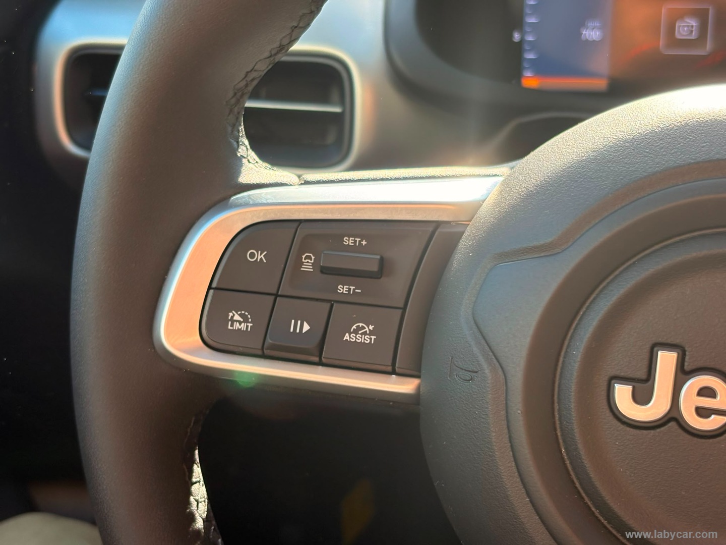 Jeep Avenger 1.2 Turbo Altitude - Immagine 25