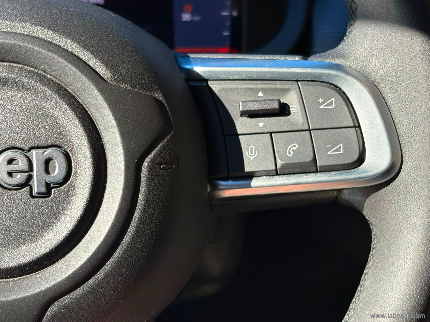 Jeep Avenger 1.2 Turbo Altitude - Immagine 25