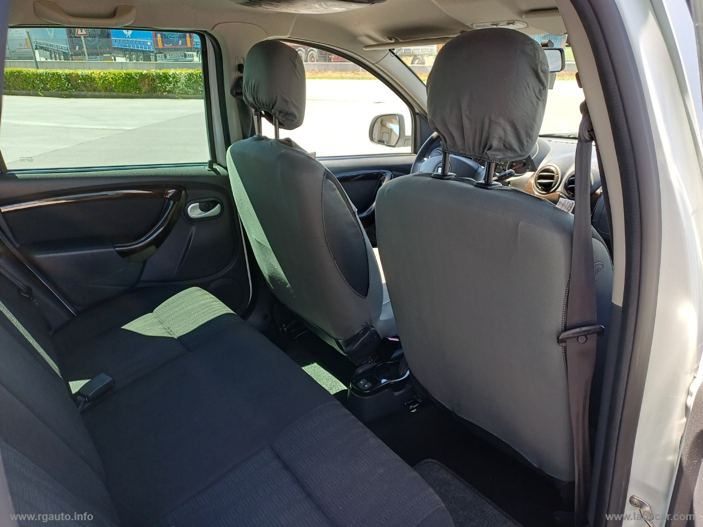 Duster 1.5 dCi 110CV 4x4 Lauréate Autoc. - immagine 25