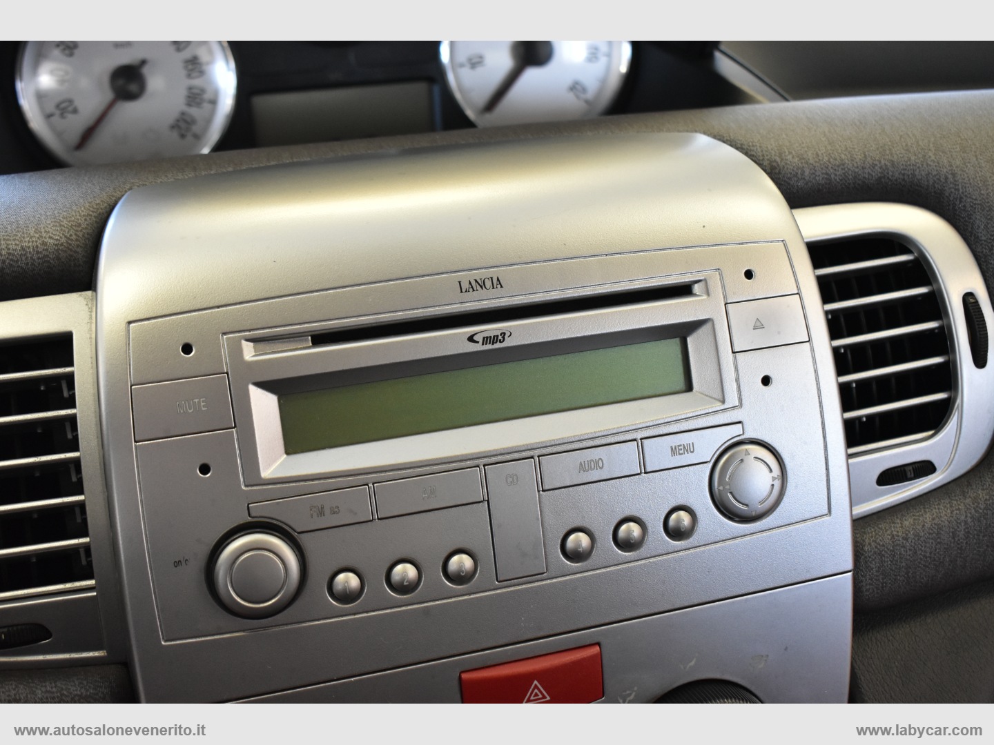 Ypsilon 1.2 Versus - immagine 25