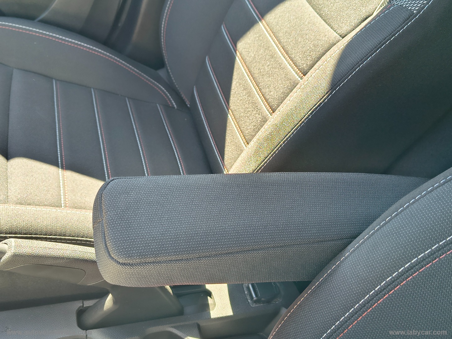 Jogger 1.0 TCe GPL 100CV 5 posti Extreme - immagine 25