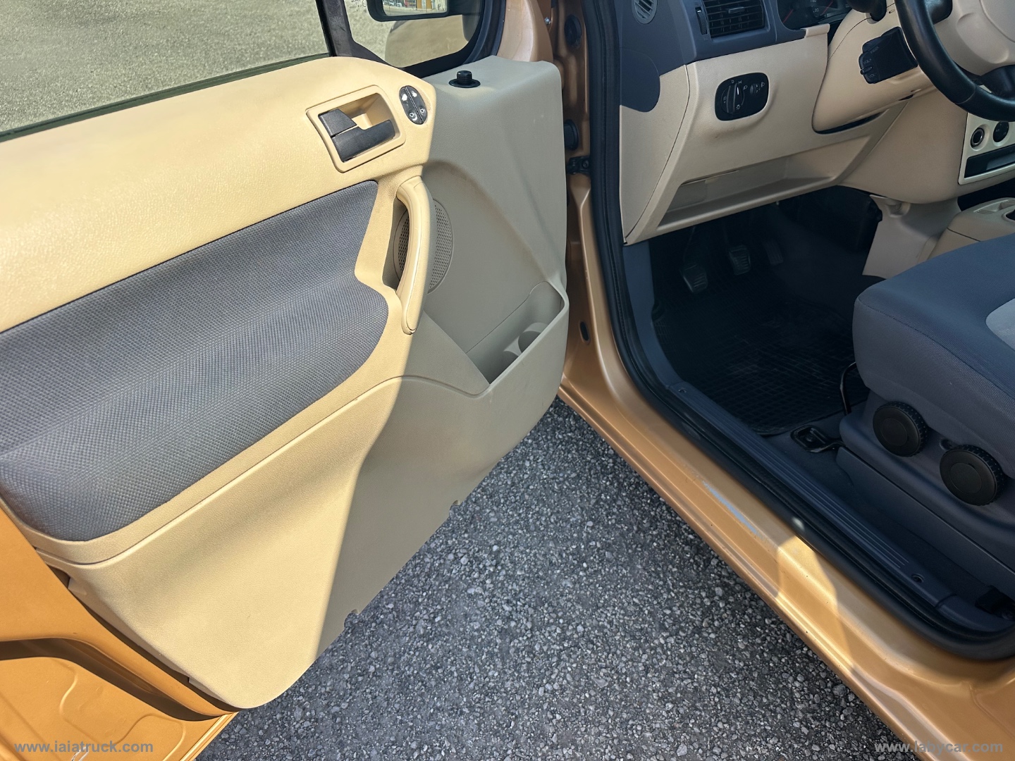 Tourneo CONNECT 200S 1.8 TDCi/110CV 5 POSTI - immagine 25