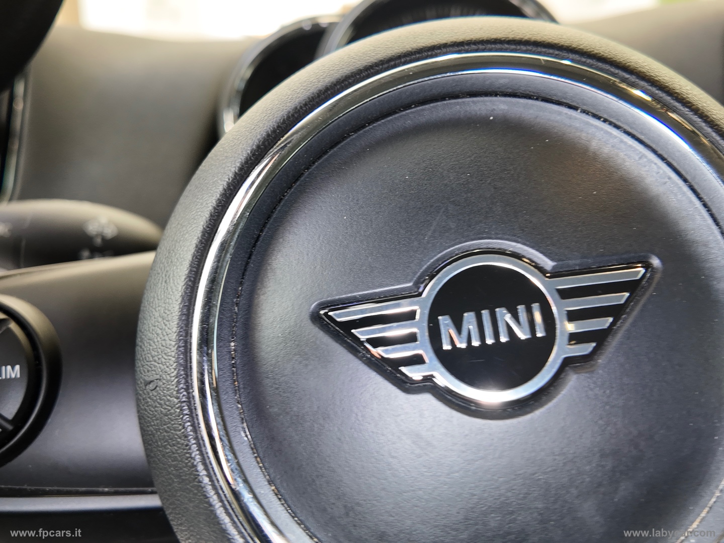 Mini Cooper D Business Countryman Aut. - immagine 25