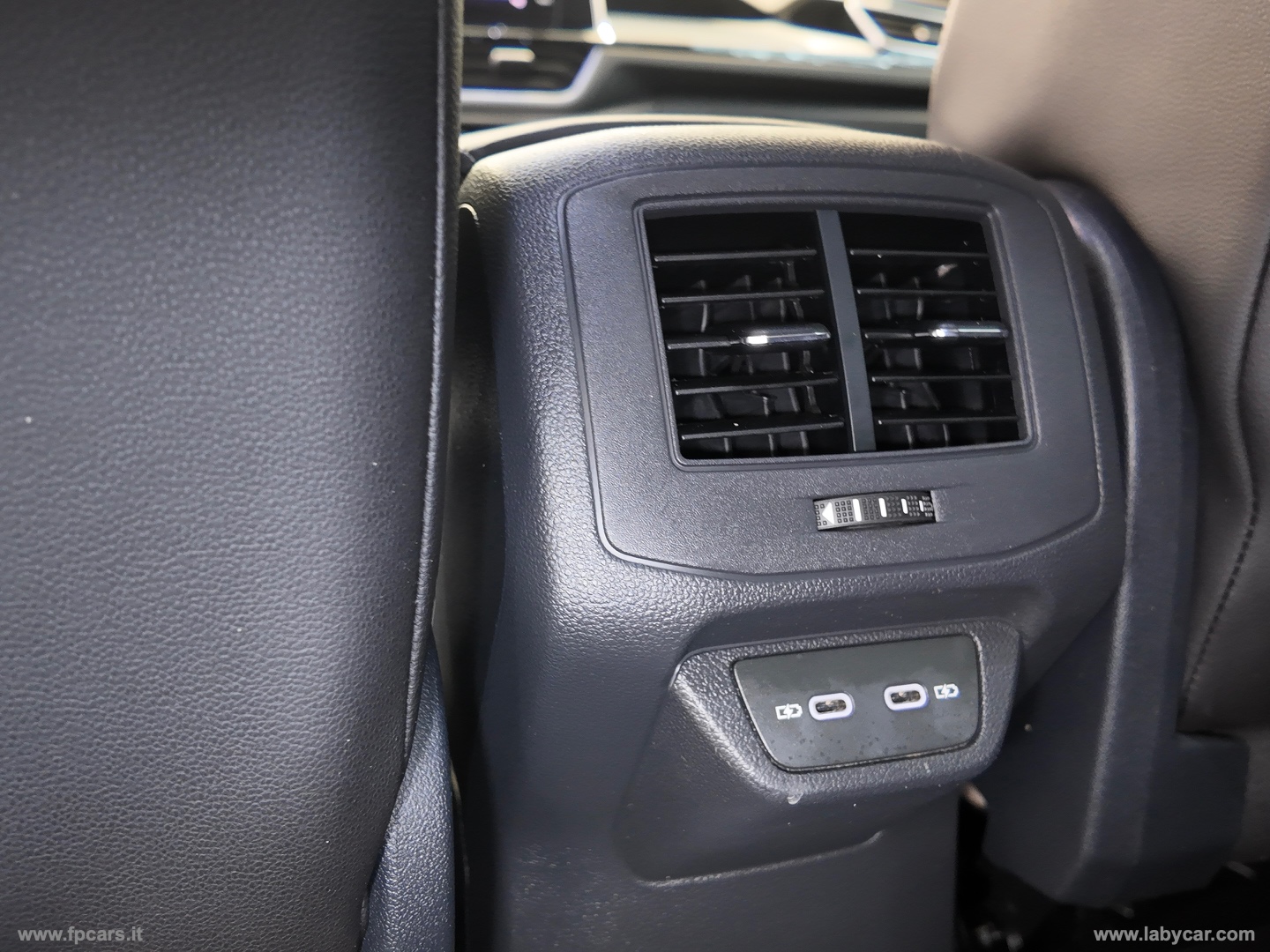 T-Roc 2.0 TDI SCR 150 CV DSG R-Line Plus - immagine 25