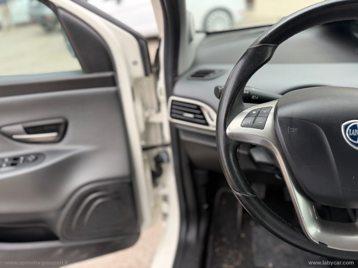 Ypsilon 1.3 MJT 95 CV 5p. S&S Gold - immagine 25