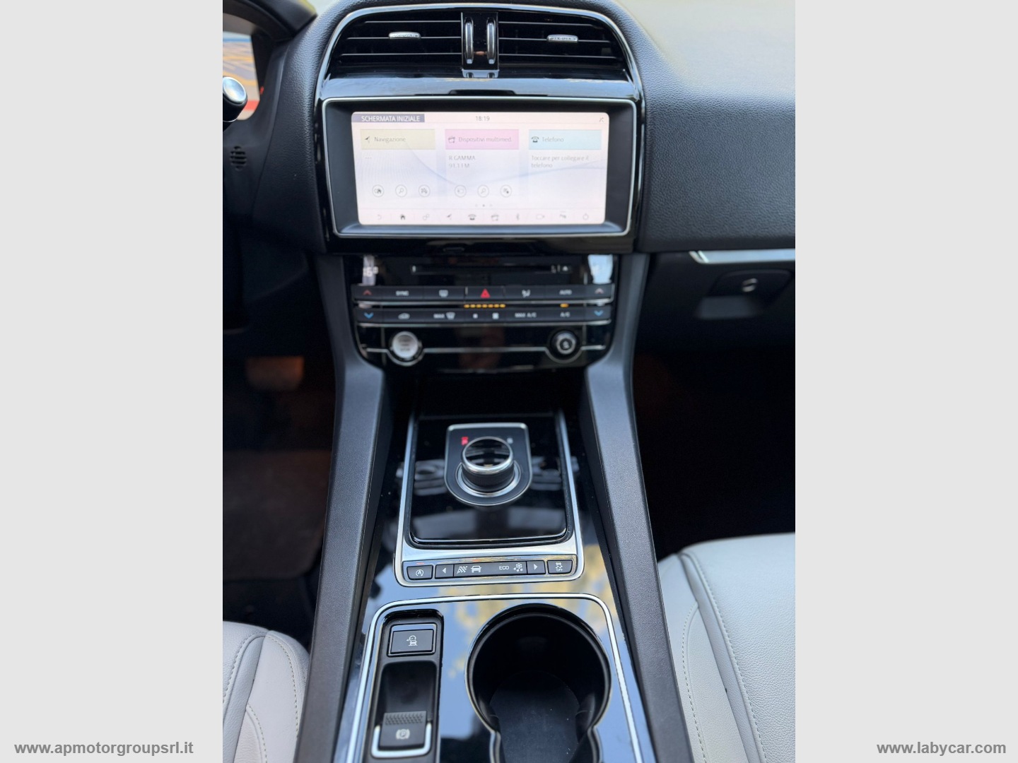 F-Pace 2.0 D 180 CV AWD aut. Prestige - immagine 25