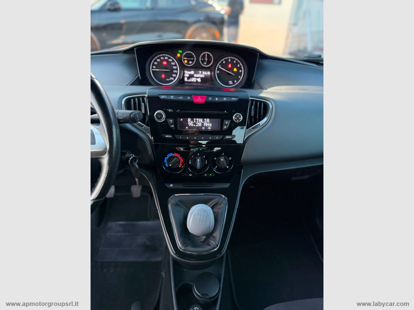 Ypsilon 0.9 T.Air 85CV 5p. Met.Ec. Gold - immagine 25