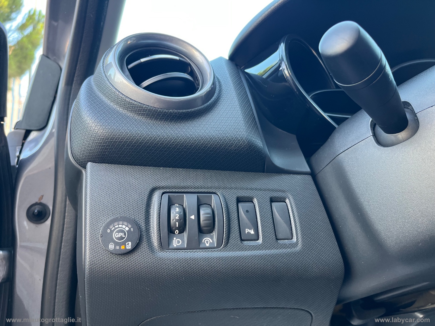 Clio 1.2 75 CV GPL 5p. Costume National - immagine 25