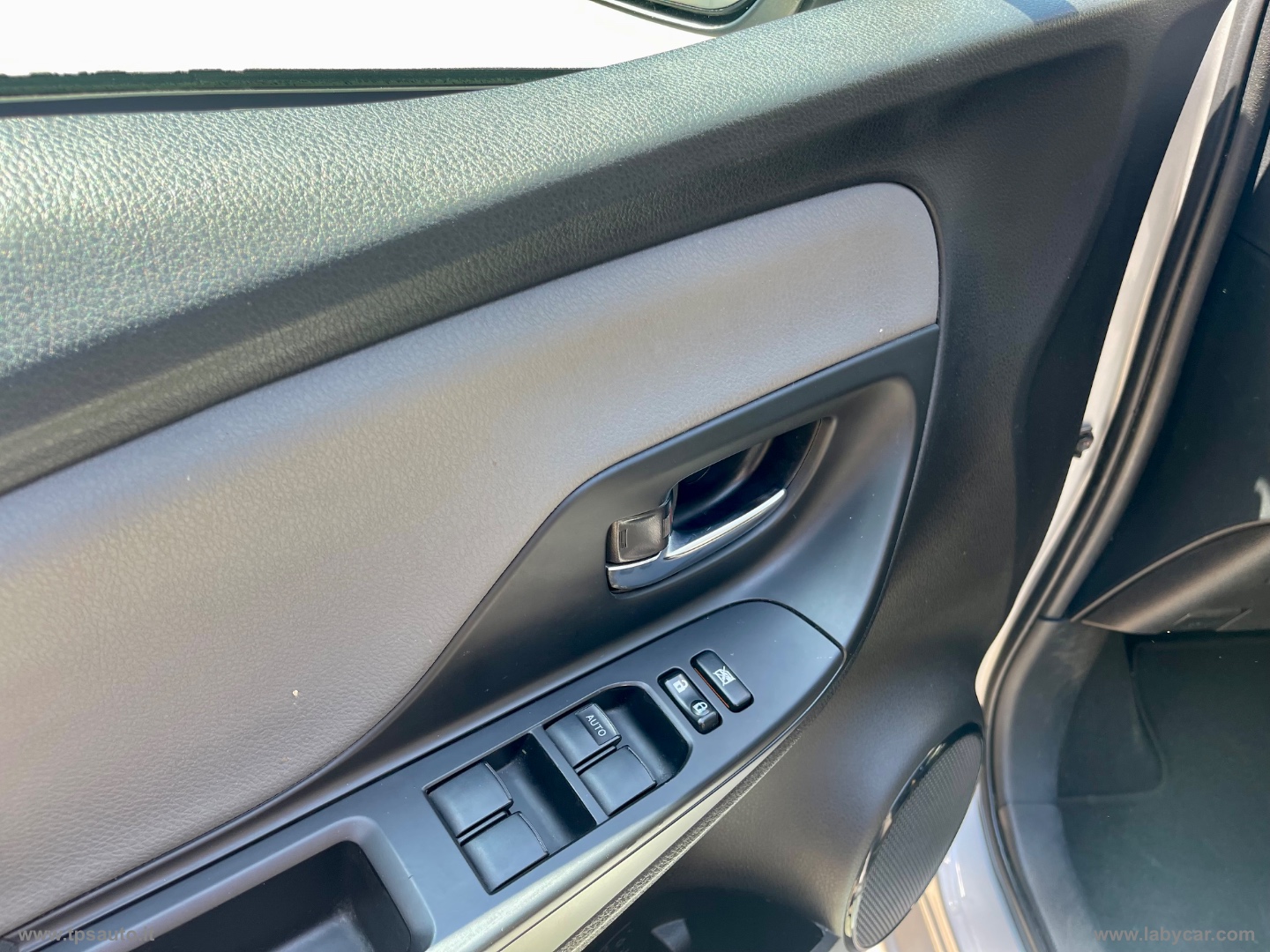Yaris 1.5 Hybrid 5p. Active - immagine 25