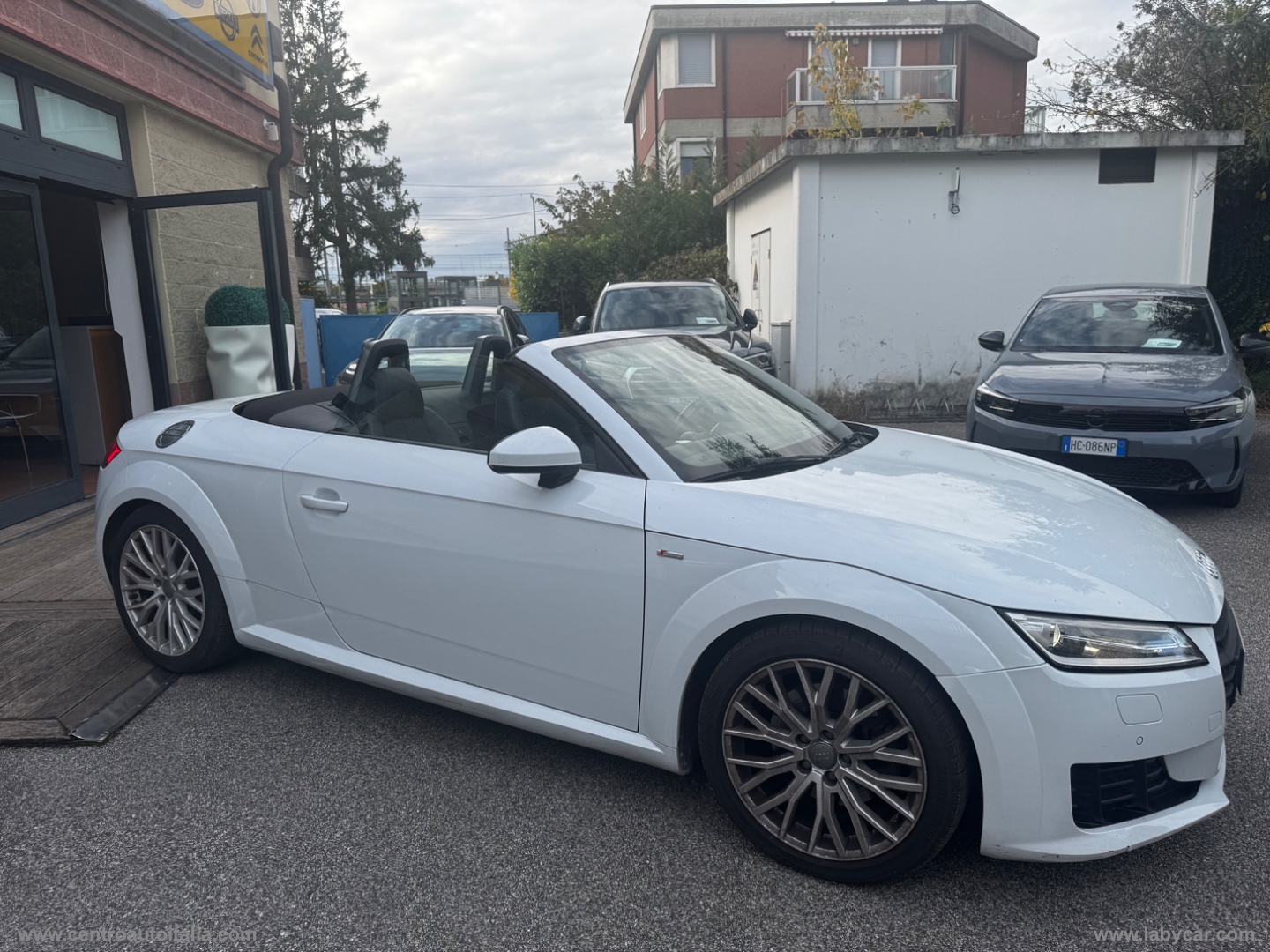 TT Roadster 2.0 TDI quattro S tr. S line - immagine 25