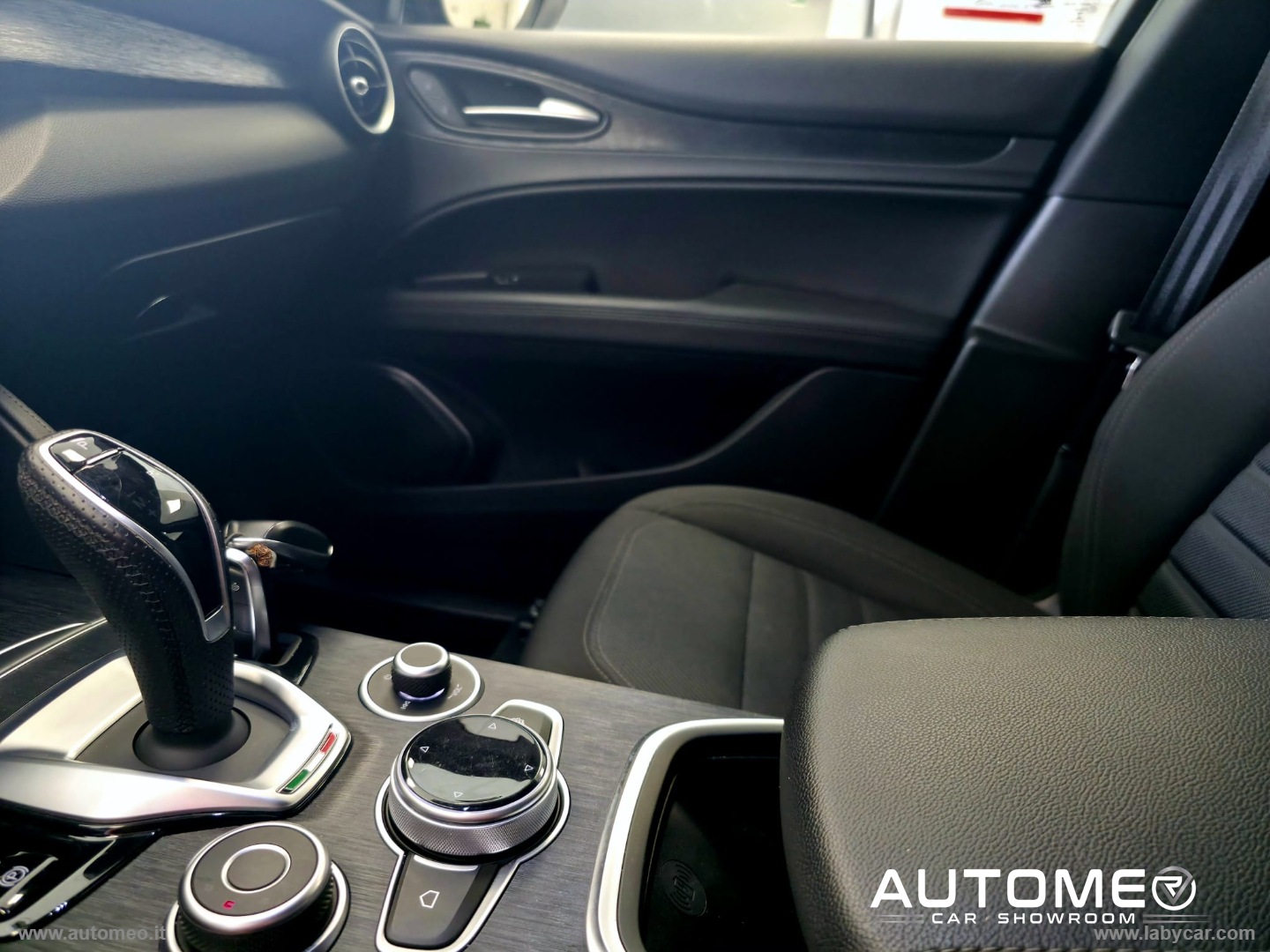 Stelvio 2.2 T.diesel 190 CV AT8 Q4 Bus. - immagine 25