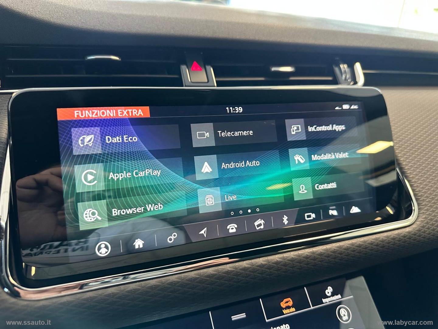 RR Evoque 2.0D L.Flw 150 AWD R-Dyn.HSE TAGLIANDI CERTIFICATI!! - immagine 25