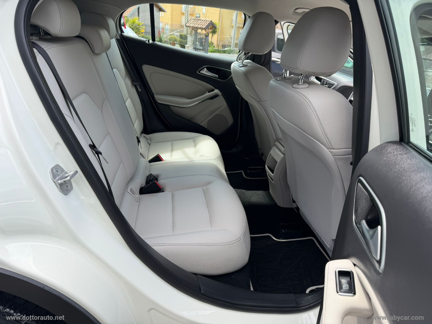 GLA 200 d Automatic 4Matic Premium - immagine 25