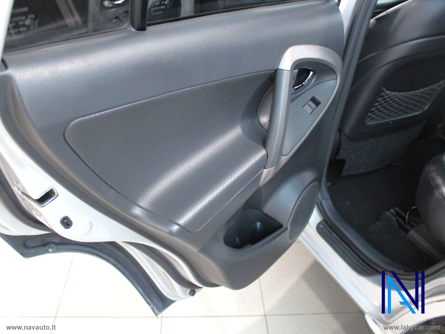 RAV4 2.2 D-4D 177 CV Luxury - immagine 25