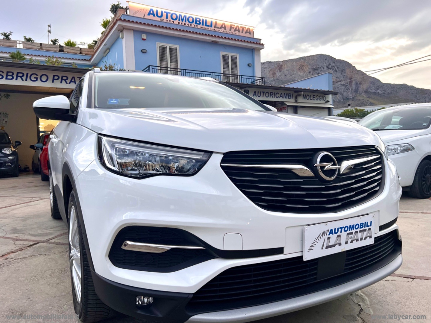 Grandland X 1.6 Hybrid Plug-in aut. FWD 04/2021 36.300KM - immagine 25