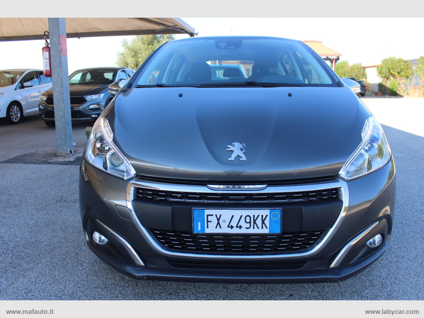 PEUGEOT 208