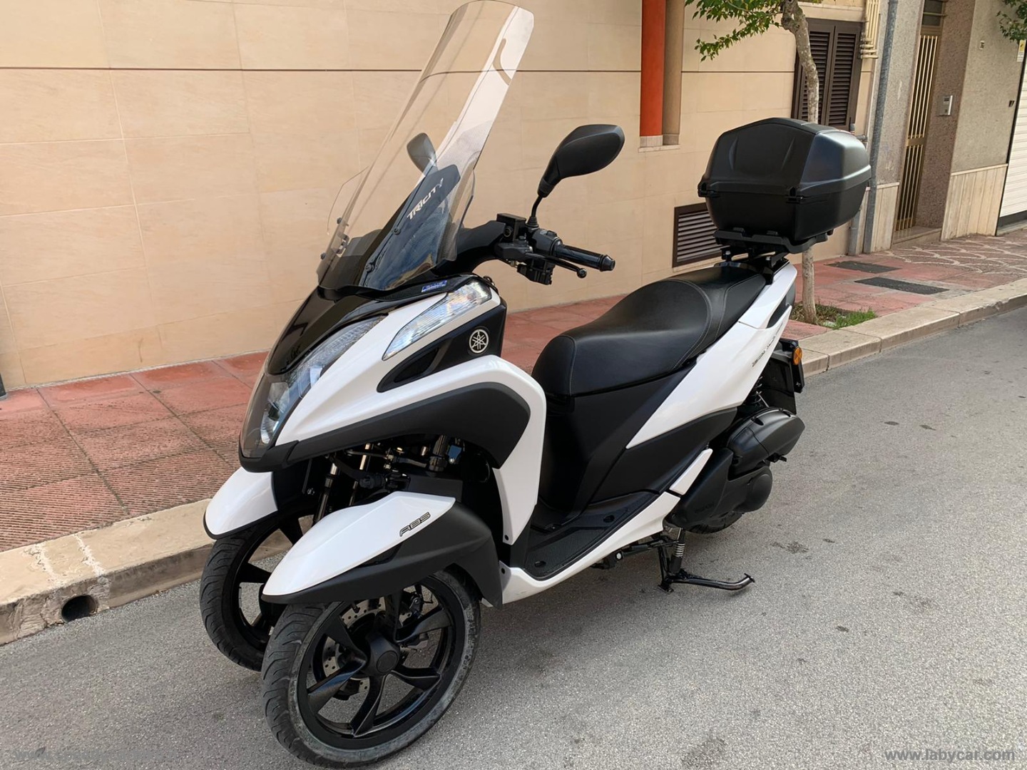 YAMAHA 