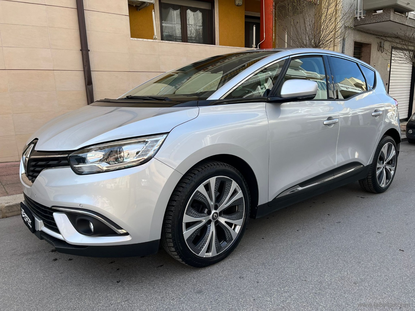 RENAULT Scénic
