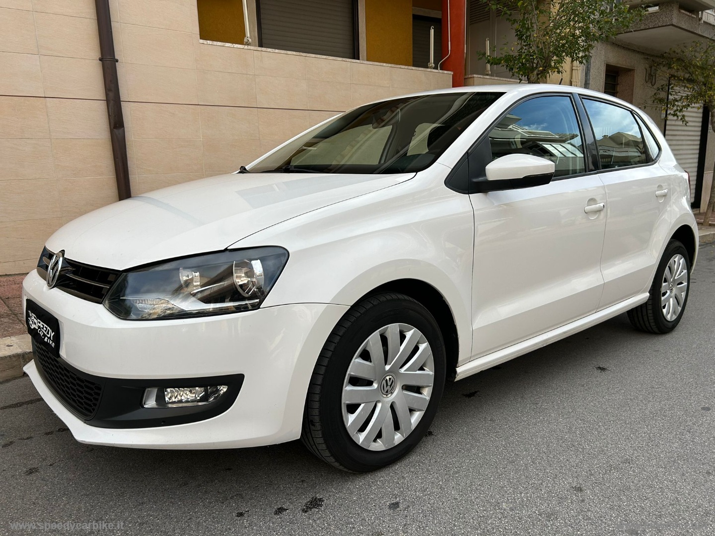 VOLKSWAGEN Polo