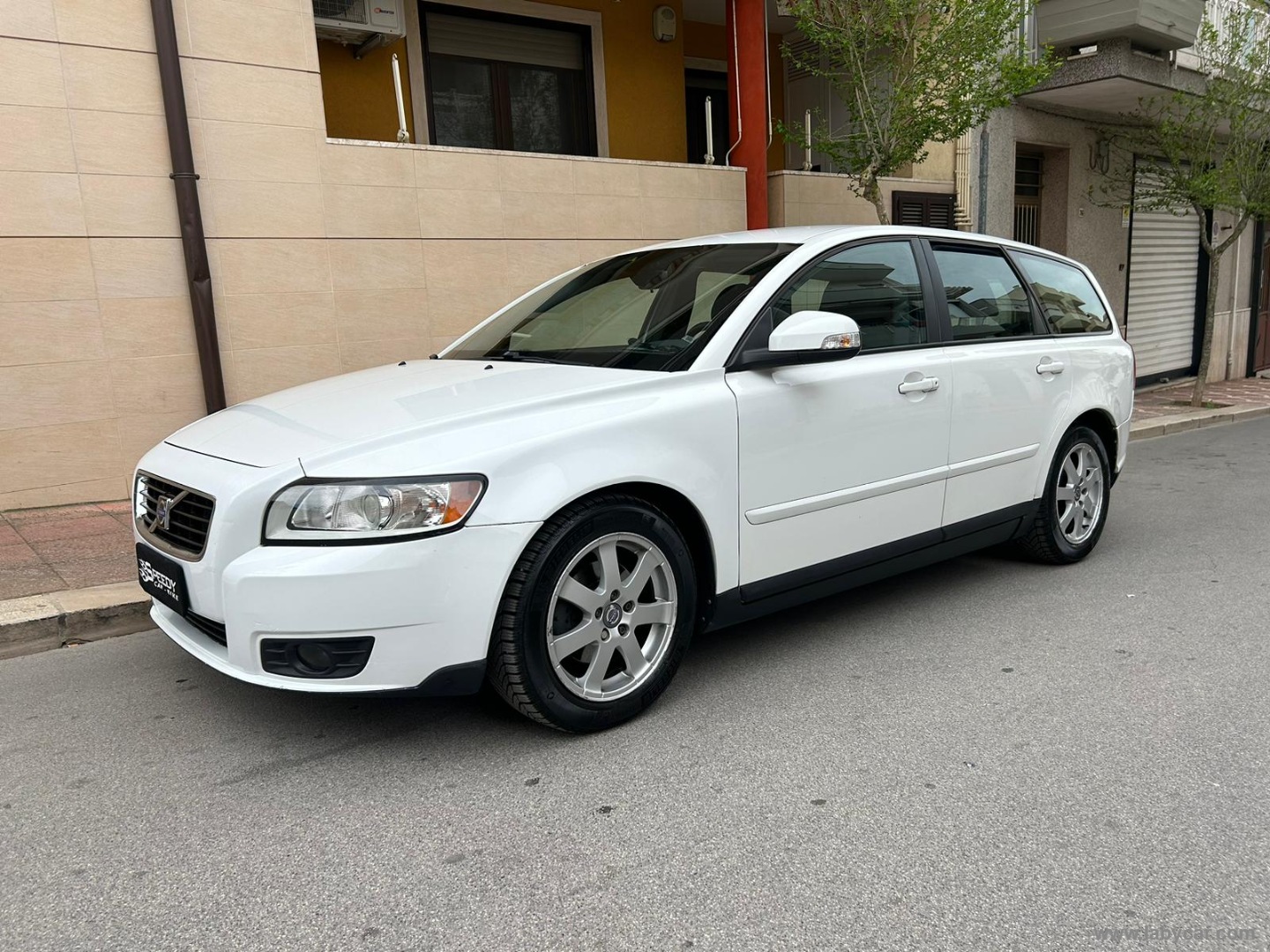 VOLVO V50