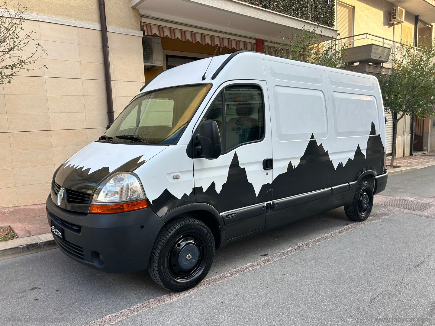 RENAULT 