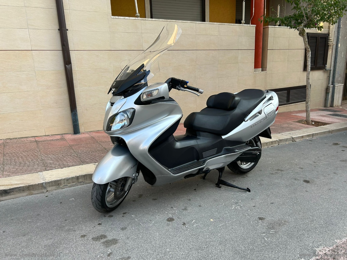 SUZUKI 