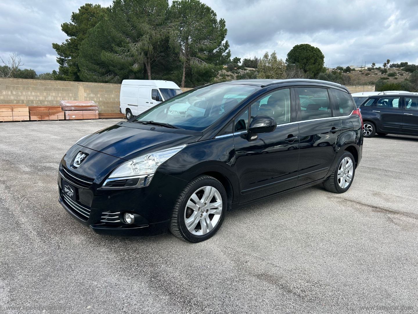 PEUGEOT 5008