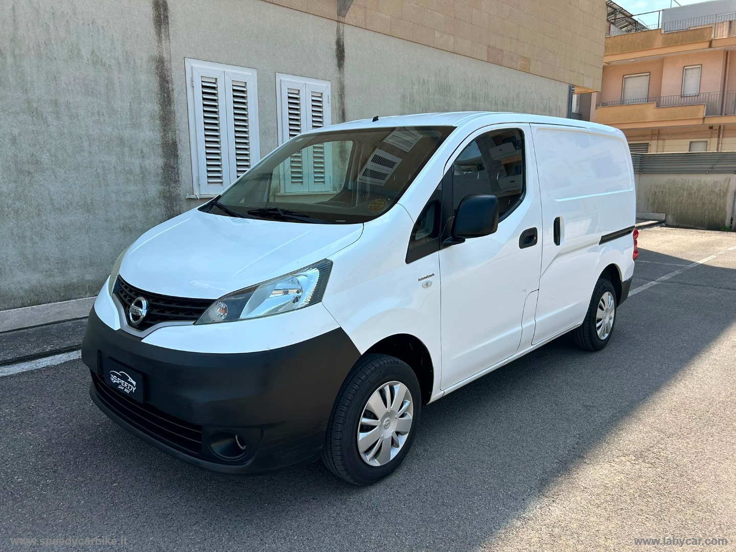 NISSAN 