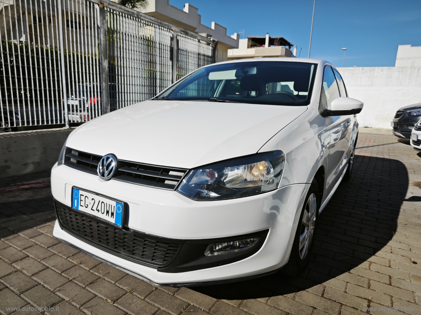 VOLKSWAGEN Polo