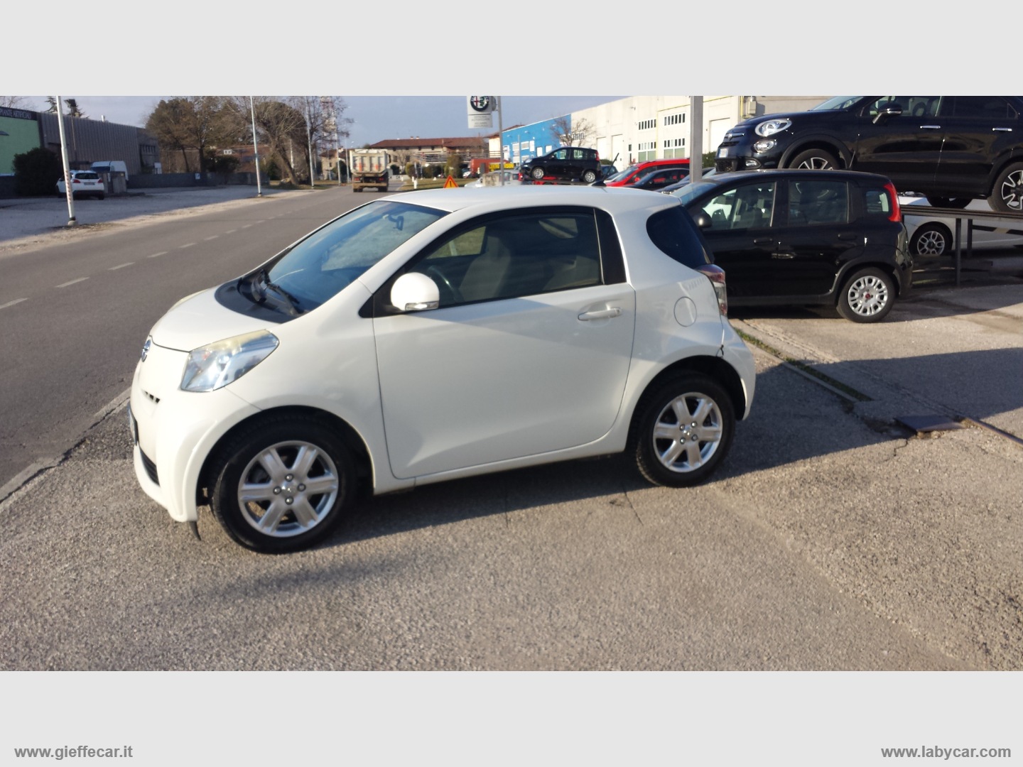 TOYOTA iQ