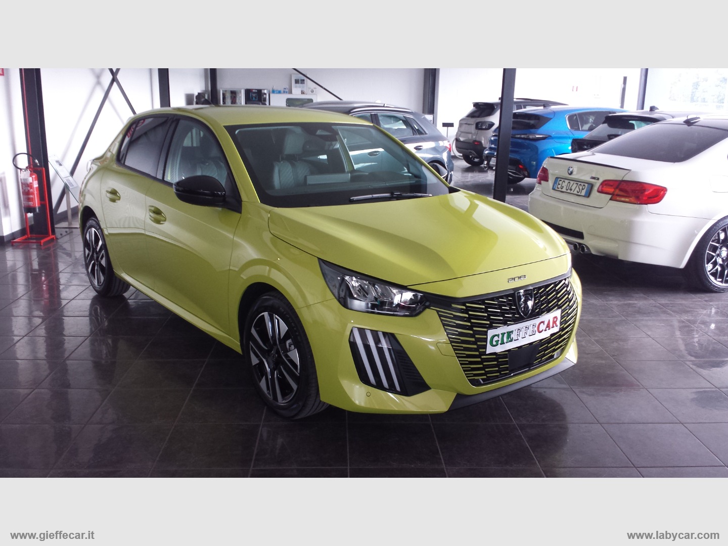 PEUGEOT 208
