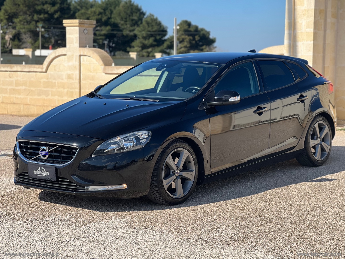 V40 D2 Momentum                                                        