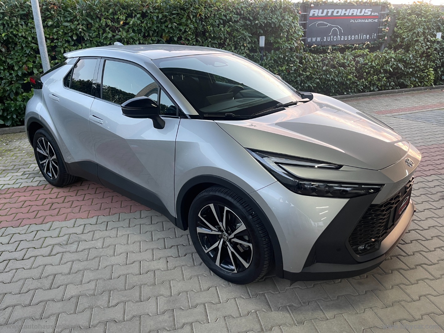 TOYOTA C-HR 1.8 HV Trend