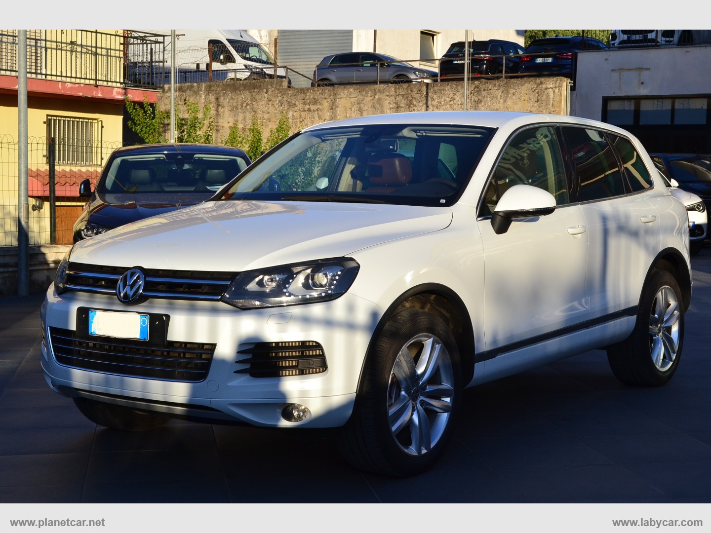 VOLKSWAGEN Touareg