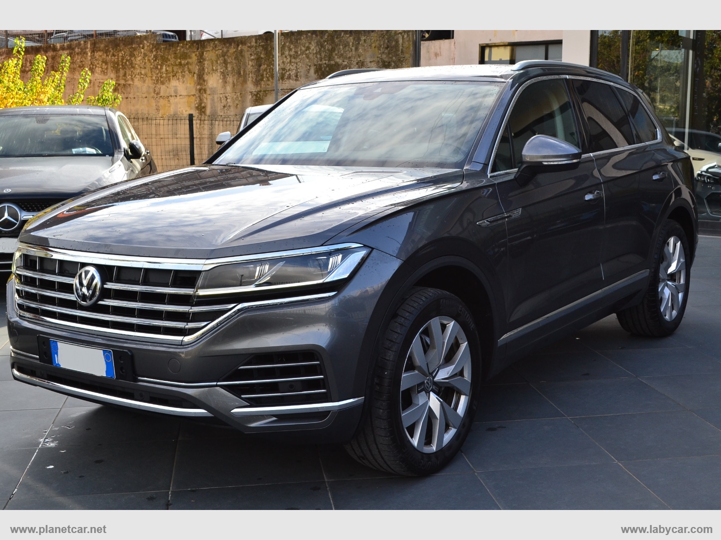 VOLKSWAGEN Touareg