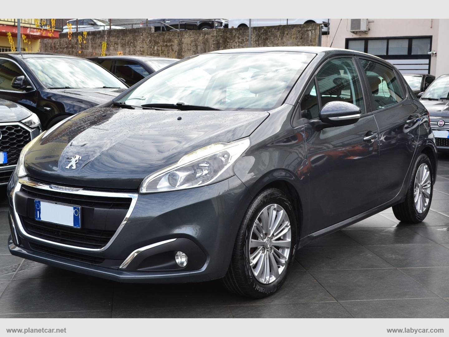 PEUGEOT 208