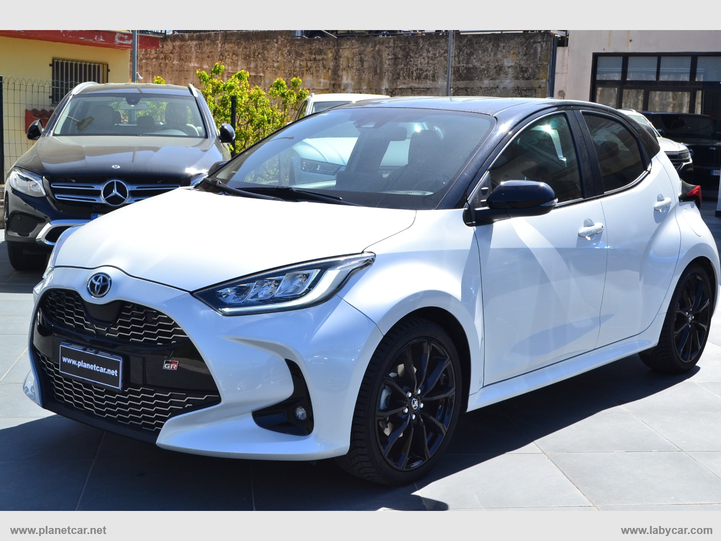 TOYOTA Yaris