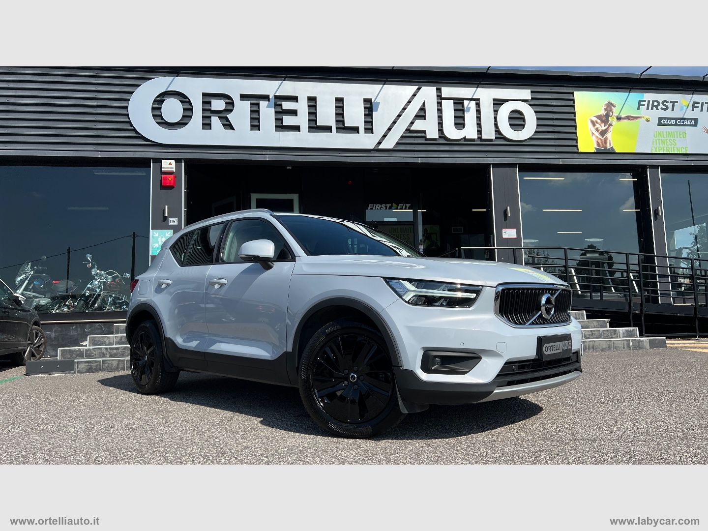 VOLVO XC40