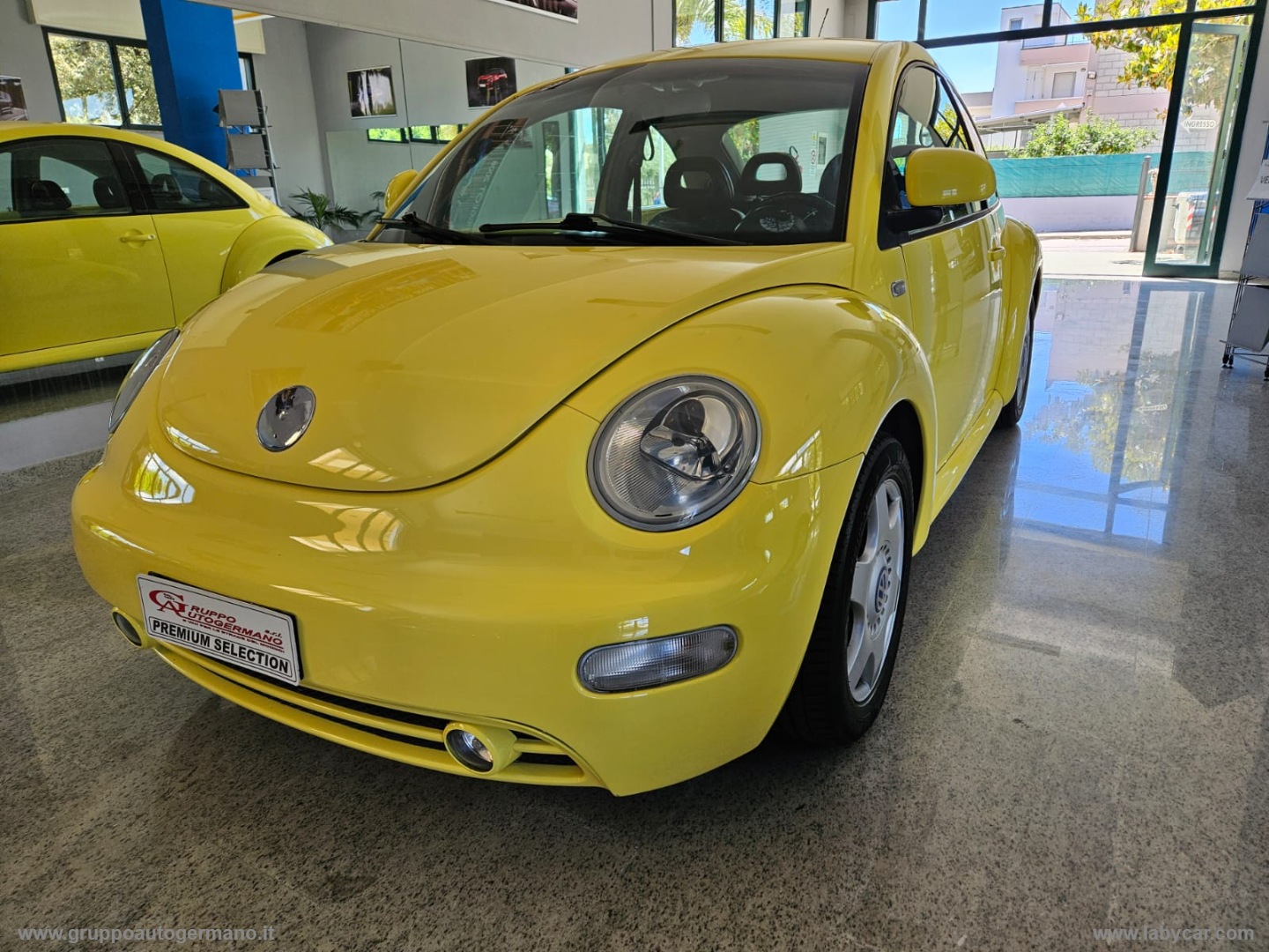 VOLKSWAGEN New Beetle