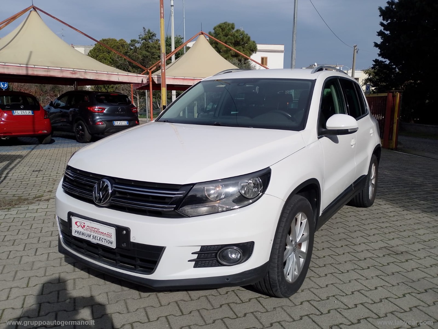 VOLKSWAGEN Tiguan