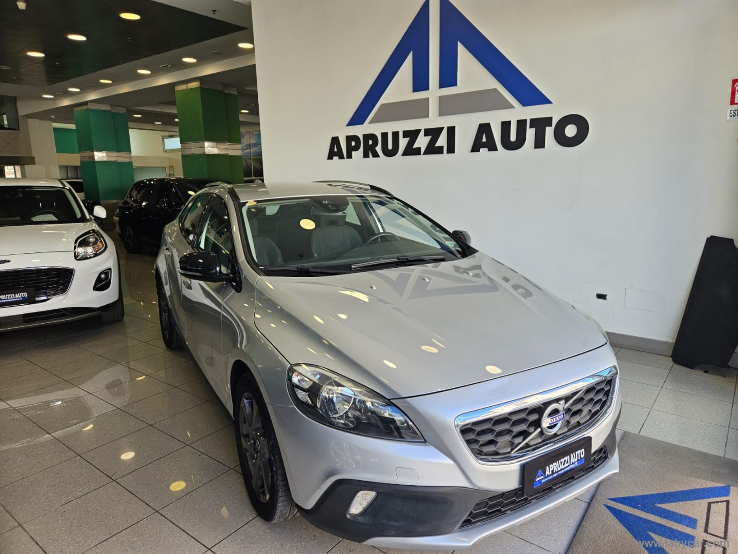 VOLVO V40 Cross Country