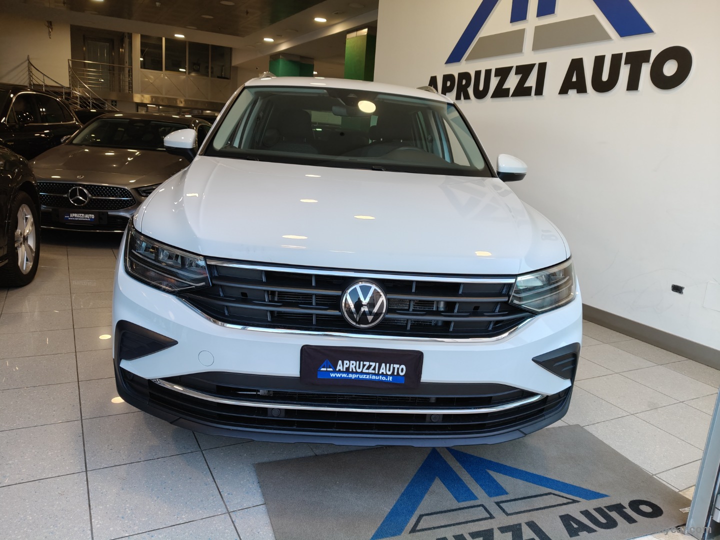 VOLKSWAGEN Tiguan
