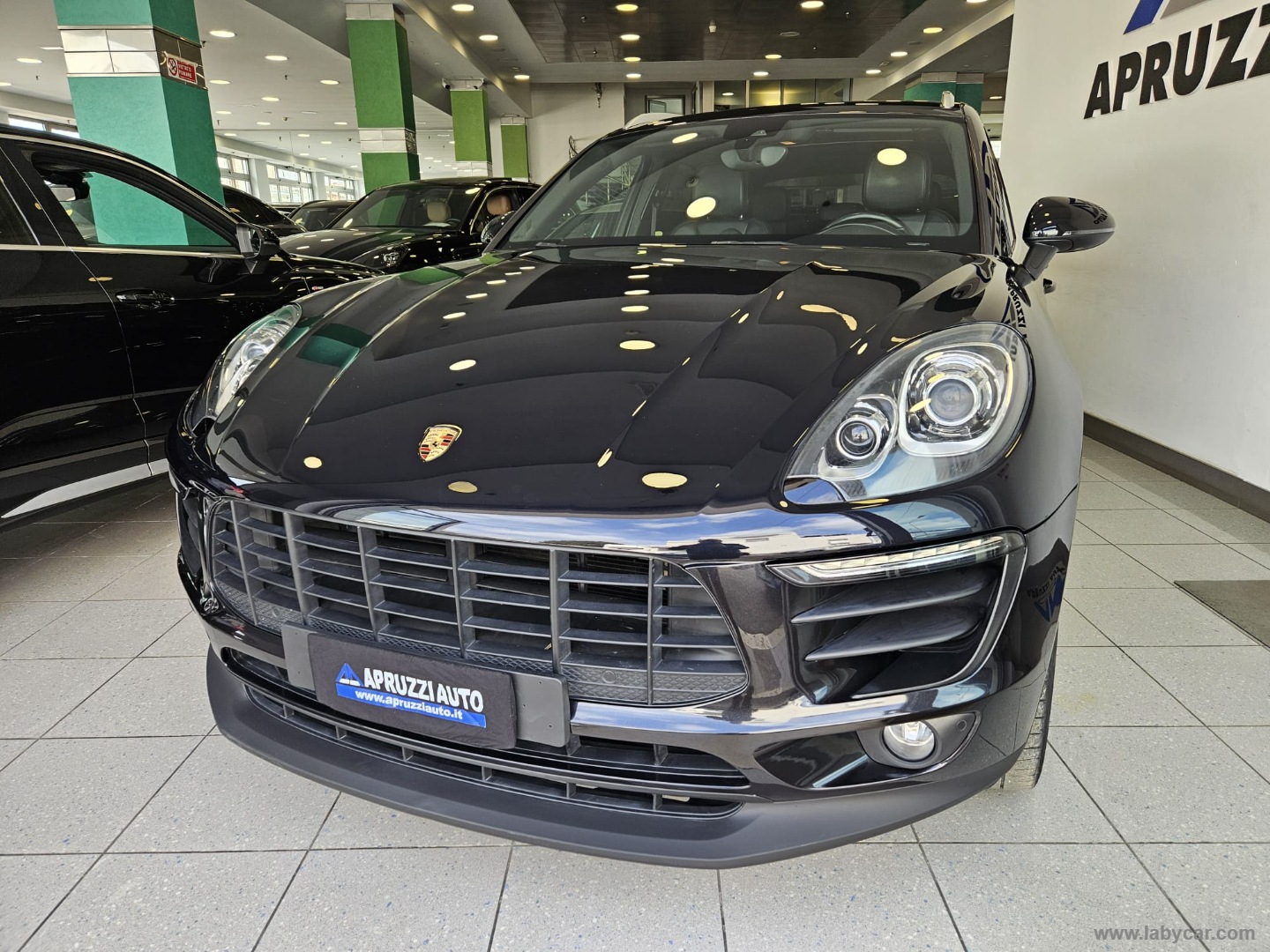 PORSCHE Macan