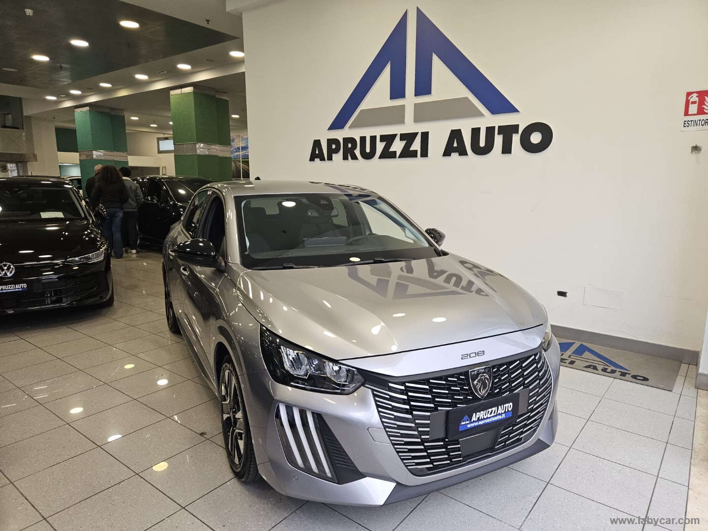 PEUGEOT 208