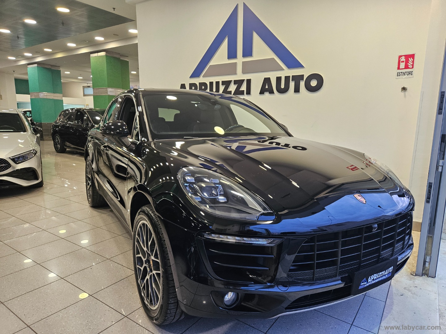 PORSCHE Macan
