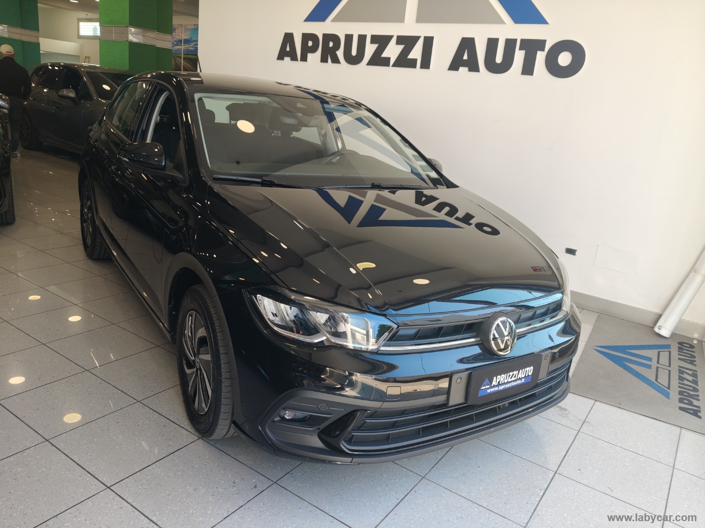 VOLKSWAGEN Polo
