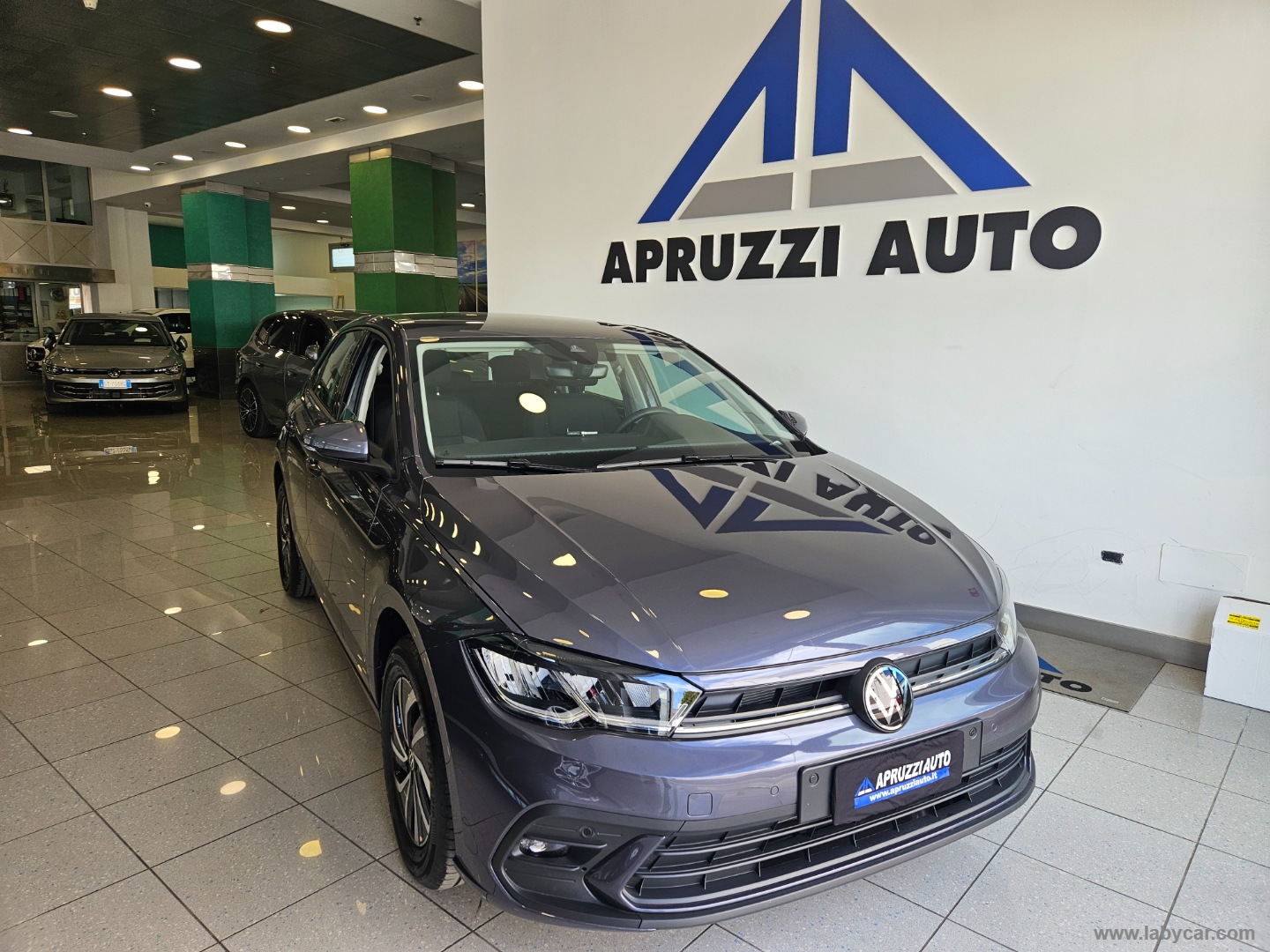 VOLKSWAGEN Polo