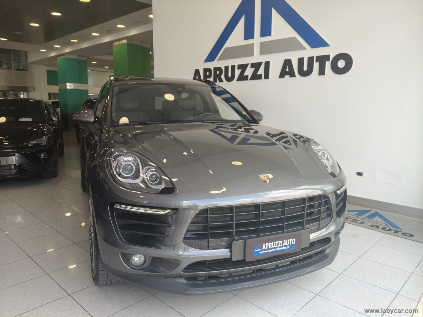 PORSCHE Macan